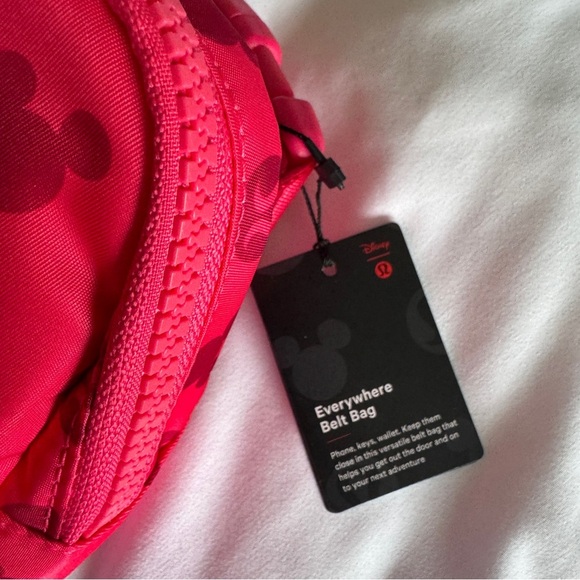 Lululemon x Disney Everywhere Belt Bag Mickey and Logo Printed Classic Pink - Picture 6 of 9